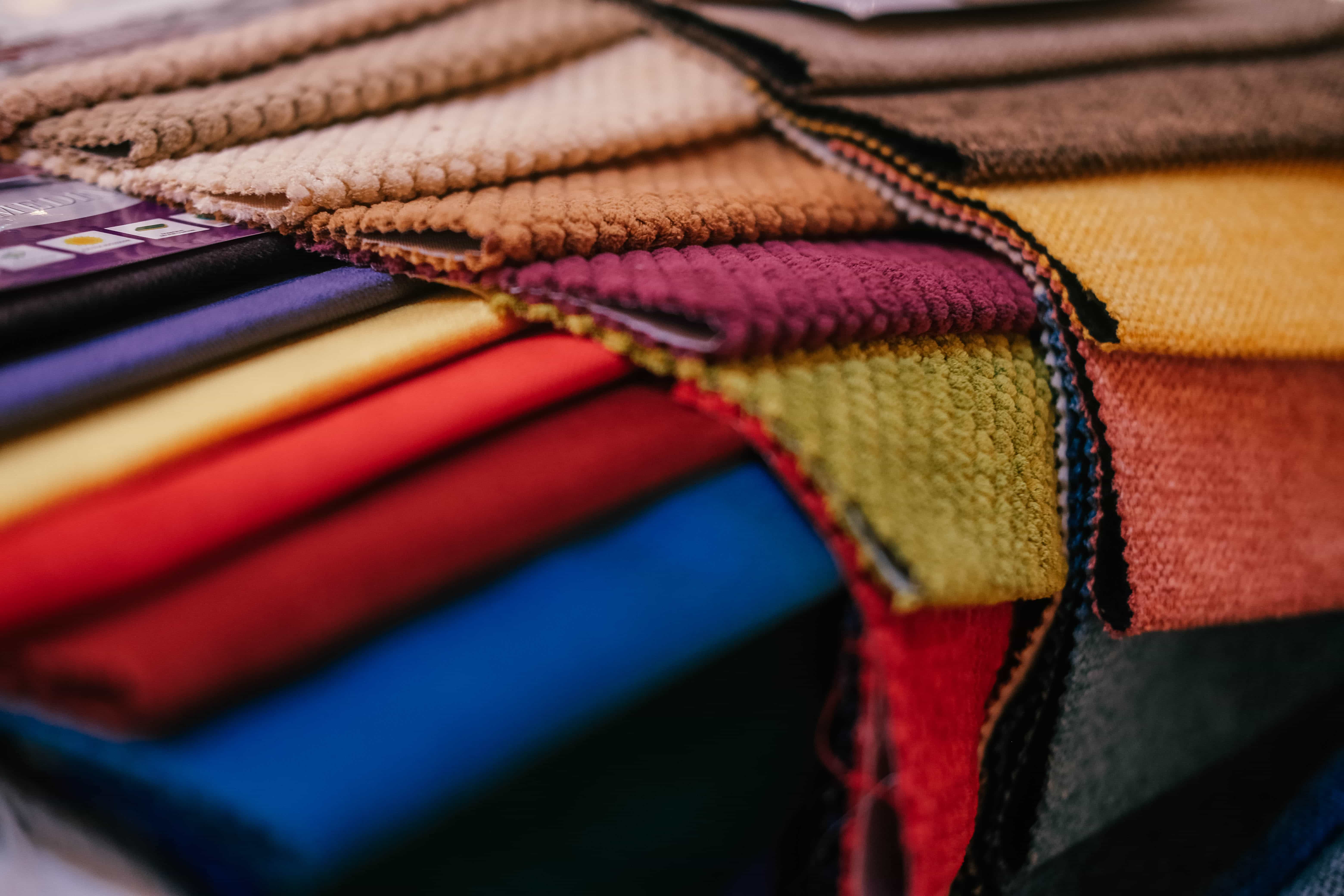 Choosing Uniform Supplier